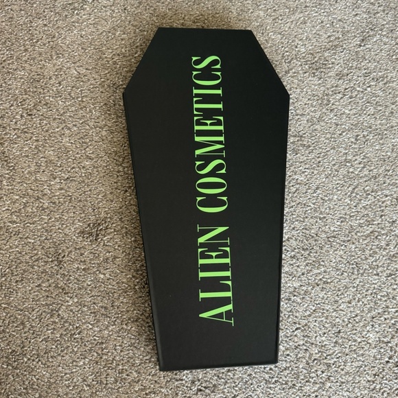 Alien Cosmetics decorative coffin (empty PR box) - Picture 3 of 3